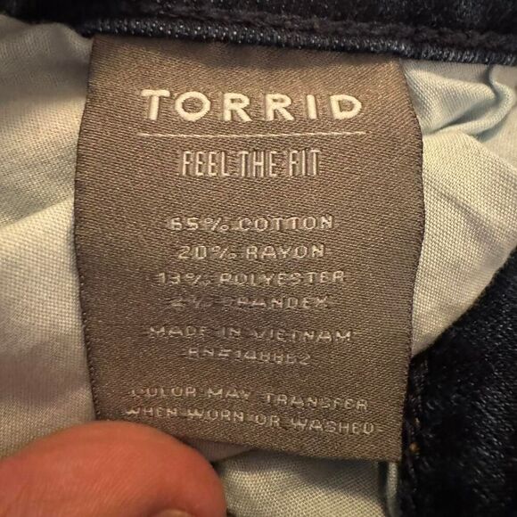 Torrid Women’s Denim Jean Shorts Size 18 Blue Stretch #FeelTheFit - Picture 6 of 6
